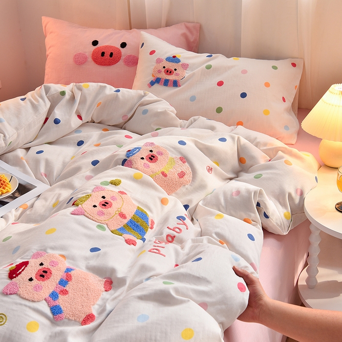 91家纺网 家纺一手货源 找家纺 炫拼家纺 2026新款全棉A类双层纱卡通毛巾绣四件套-泡芙系列 泡芙-三只小猪