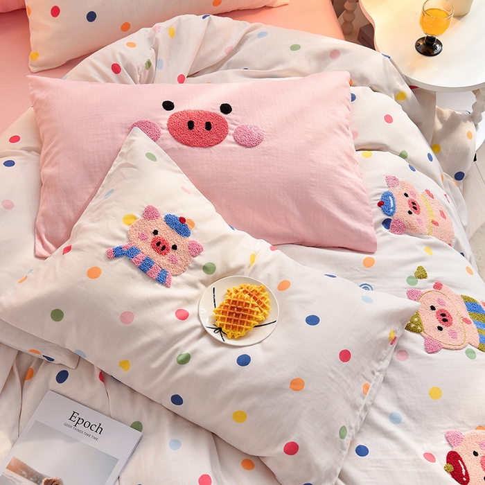 91家纺网 家纺一手货源 找家纺 炫拼家纺 2026新款全棉A类双层纱卡通毛巾绣四件套-泡芙系列 泡芙-三只小猪