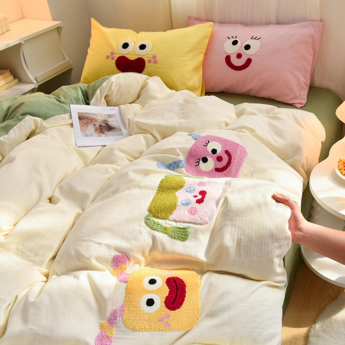 91家纺网 家纺一手货源 找家纺 炫拼家纺 2026新款全棉A类双层纱卡通毛巾绣四件套-泡芙系列 泡芙-女孩派对