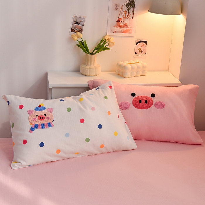 91家纺网 家纺一手货源 找家纺 炫拼家纺 2026新款全棉A类双层纱卡通毛巾绣四件套-泡芙系列 泡芙-三只小猪