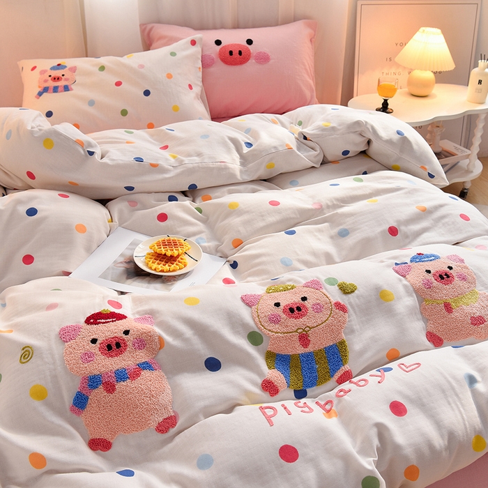 91家纺网 家纺一手货源 找家纺 炫拼家纺 2026新款全棉A类双层纱卡通毛巾绣四件套-泡芙系列 泡芙-三只小猪