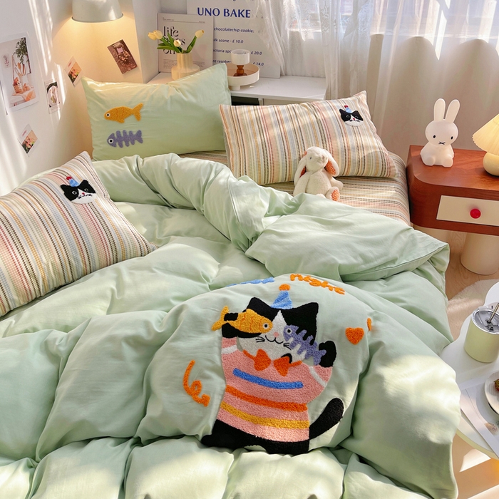 91家纺网 家纺一手货源 找家纺 炫拼家纺 2026新款全棉A类双层纱卡通毛巾绣四件套-泡芙系列 泡芙-趣味猫