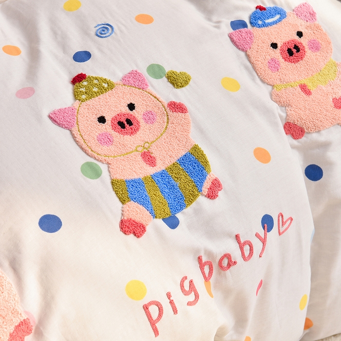 91家纺网 家纺一手货源 找家纺 炫拼家纺 2026新款全棉A类双层纱卡通毛巾绣四件套-泡芙系列 泡芙-三只小猪