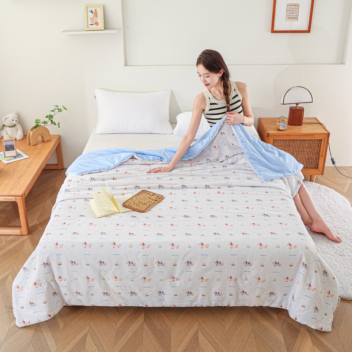 91家纺网 家纺一手货源 找家纺 亚龙工厂店 2026春夏新款爆款法式小香风皱皱纱木棉大豆被夏被 狗狗派对