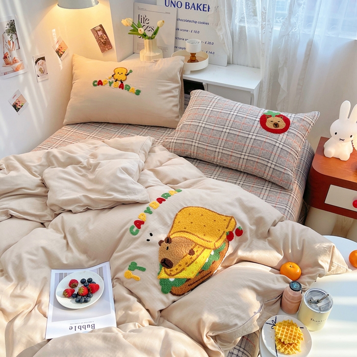 91家纺网 家纺一手货源 找家纺 炫拼家纺 2026新款全棉A类双层纱卡通毛巾绣四件套-泡芙系列 泡芙-汉堡卡皮