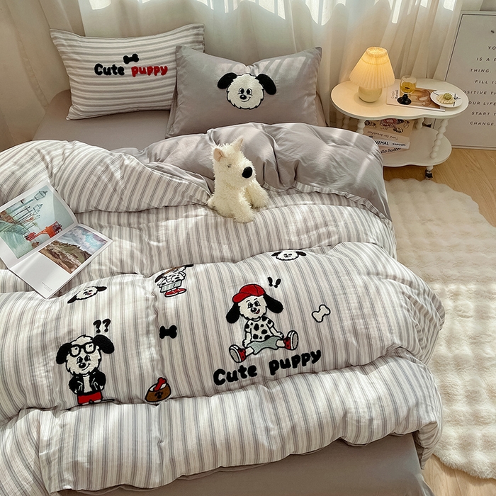 91家纺网 家纺一手货源 找家纺 炫拼家纺 2026新款全棉A类双层纱卡通毛巾绣四件套-泡芙系列 泡芙-小狗