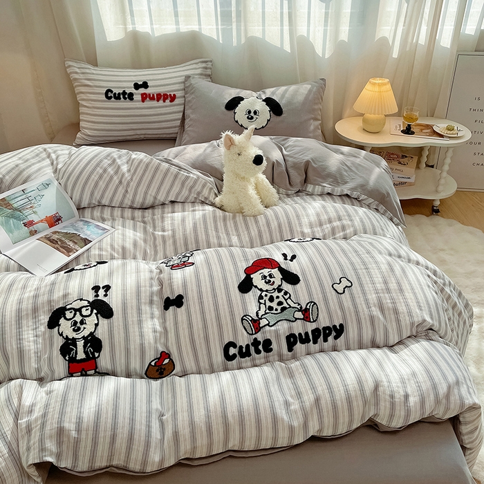 91家纺网 家纺一手货源 找家纺 炫拼家纺 2026新款全棉A类双层纱卡通毛巾绣四件套-泡芙系列 泡芙-小狗