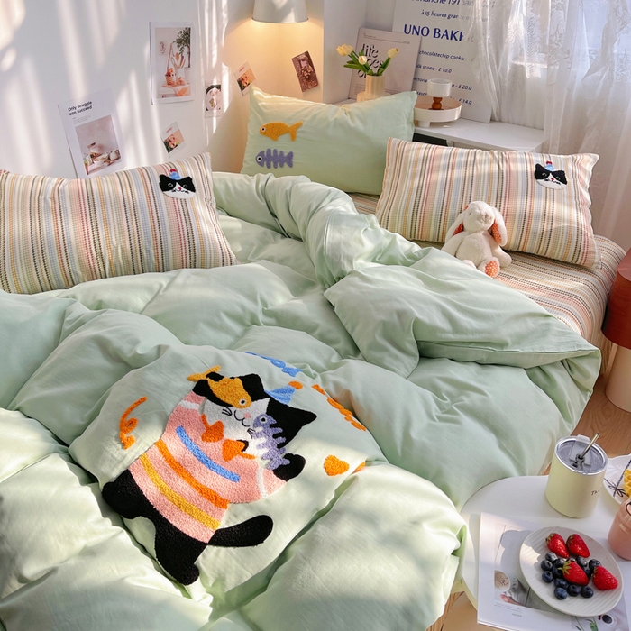 91家纺网 家纺一手货源 找家纺 炫拼家纺 2026新款全棉A类双层纱卡通毛巾绣四件套-泡芙系列 泡芙-趣味猫