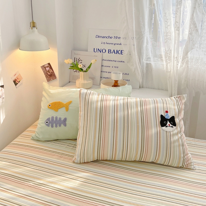 91家纺网 家纺一手货源 找家纺 炫拼家纺 2026新款全棉A类双层纱卡通毛巾绣四件套-泡芙系列 泡芙-趣味猫