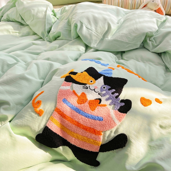 91家纺网 家纺一手货源 找家纺 炫拼家纺 2026新款全棉A类双层纱卡通毛巾绣四件套-泡芙系列 泡芙-趣味猫