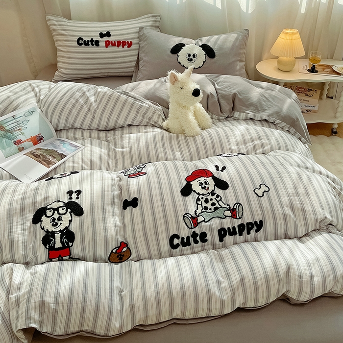 91家纺网 家纺一手货源 找家纺 炫拼家纺 2026新款全棉A类双层纱卡通毛巾绣四件套-泡芙系列 泡芙-小狗