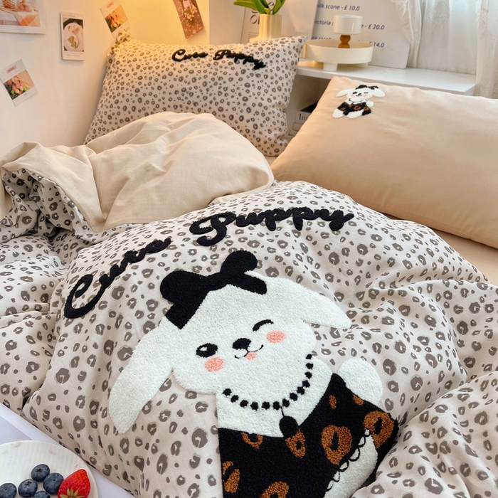 91家纺网 家纺一手货源 找家纺 炫拼家纺 2026新款全棉A类双层纱卡通毛巾绣四件套-泡芙系列 泡芙-奶油狗