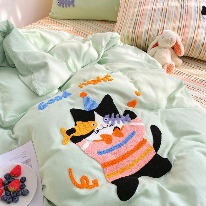 91家纺网 家纺一手货源 找家纺 炫拼家纺 2026新款全棉A类双层纱卡通毛巾绣四件套-泡芙系列 泡芙-趣味猫
