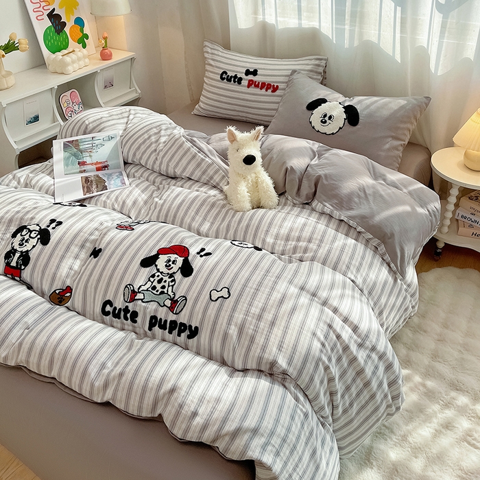 91家纺网 家纺一手货源 找家纺 炫拼家纺 2026新款全棉A类双层纱卡通毛巾绣四件套-泡芙系列 泡芙-小狗