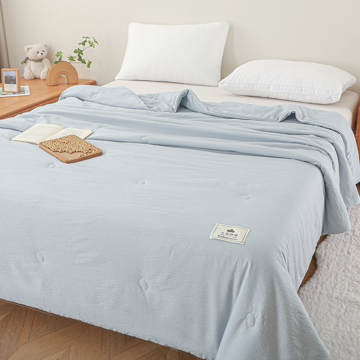 91家纺网 家纺一手货源 找家纺 亚龙工厂店 2026春夏新款爆款法式小香风皱皱纱木棉大豆被夏被 灰色