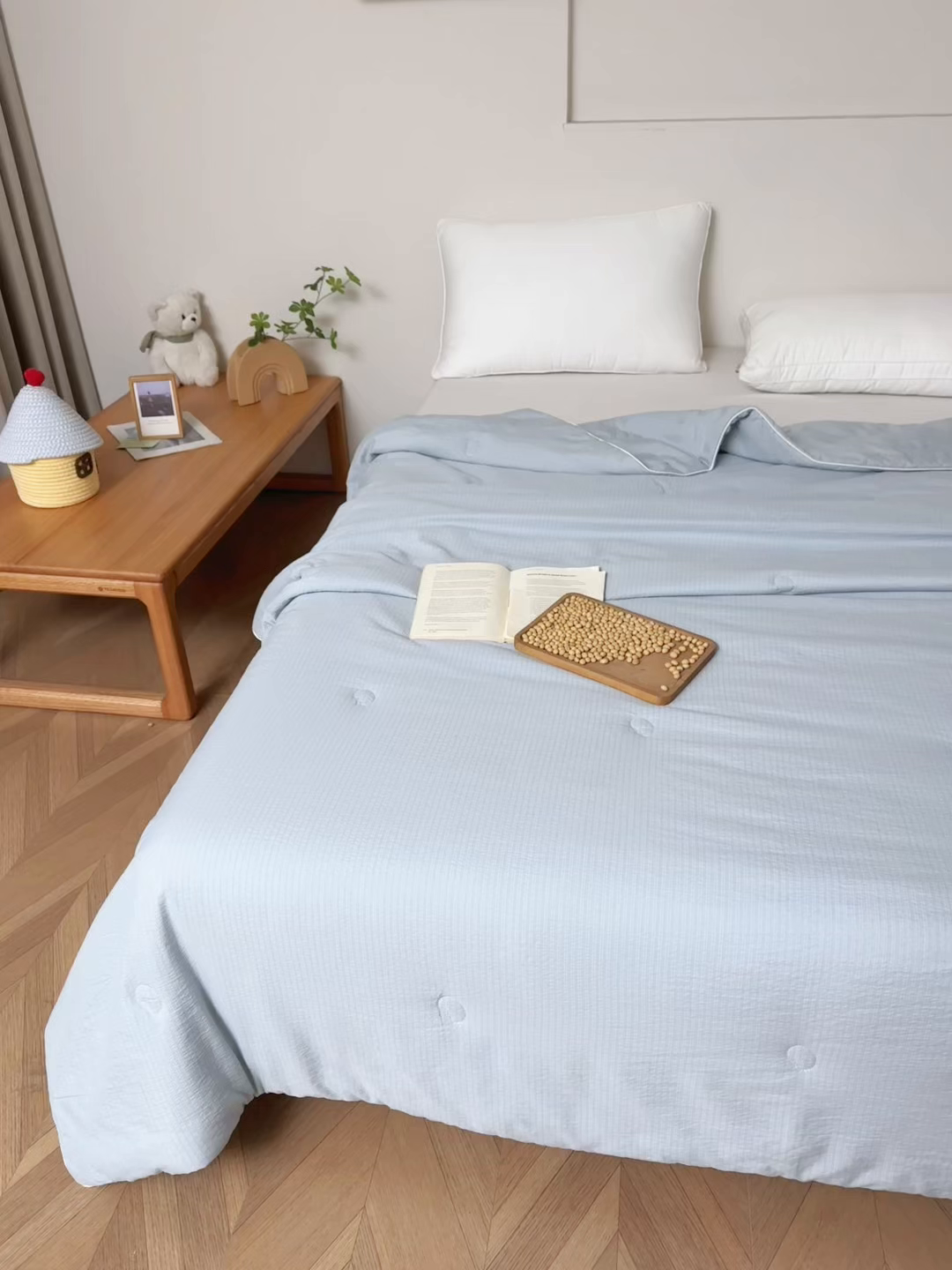 91家纺网 家纺一手货源 找家纺 亚龙工厂店 2026春夏新款爆款法式小香风皱皱纱木棉大豆被夏被 灰色