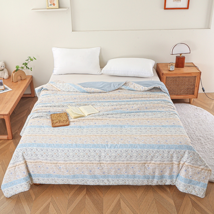 91家纺网 家纺一手货源 找家纺 亚龙工厂店 2026春夏新款爆款法式小香风皱皱纱木棉大豆被夏被 清雅淡蓝