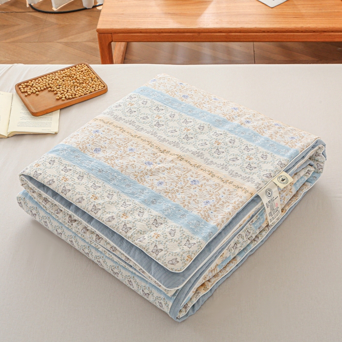 91家纺网 家纺一手货源 找家纺 亚龙工厂店 2026春夏新款爆款法式小香风皱皱纱木棉大豆被夏被 清雅淡蓝