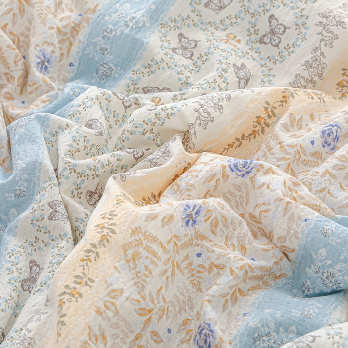 91家纺网 家纺一手货源 找家纺 亚龙工厂店 2026春夏新款爆款法式小香风皱皱纱木棉大豆被夏被 清雅淡蓝