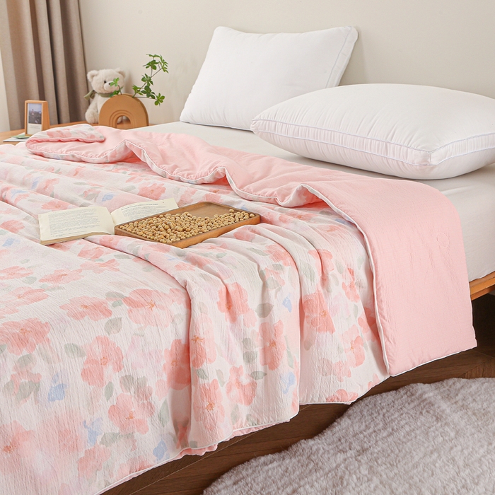 91家纺网 家纺一手货源 找家纺 亚龙工厂店 2026春夏新款爆款法式小香风皱皱纱木棉大豆被夏被 十里桃花