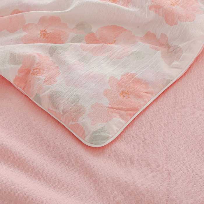 91家纺网 家纺一手货源 找家纺 亚龙工厂店 2026春夏新款爆款法式小香风皱皱纱木棉大豆被夏被 十里桃花