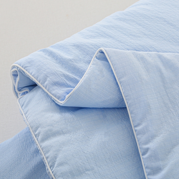 91家纺网 家纺一手货源 找家纺 亚龙工厂店 2026春夏新款爆款法式小香风皱皱纱木棉大豆被夏被 天蓝色