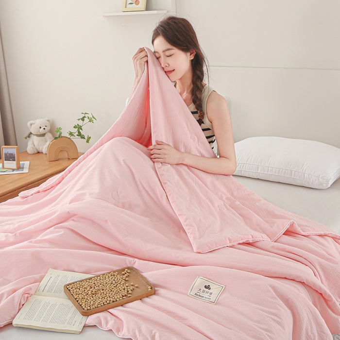 91家纺网 家纺一手货源 找家纺 亚龙工厂店 2026春夏新款爆款法式小香风皱皱纱木棉大豆被夏被 玉色