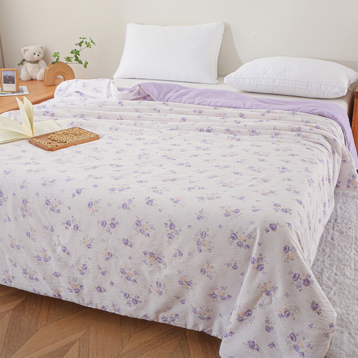 91家纺网 家纺一手货源 找家纺 亚龙工厂店 2026春夏新款爆款法式小香风皱皱纱木棉大豆被夏被 紫萱