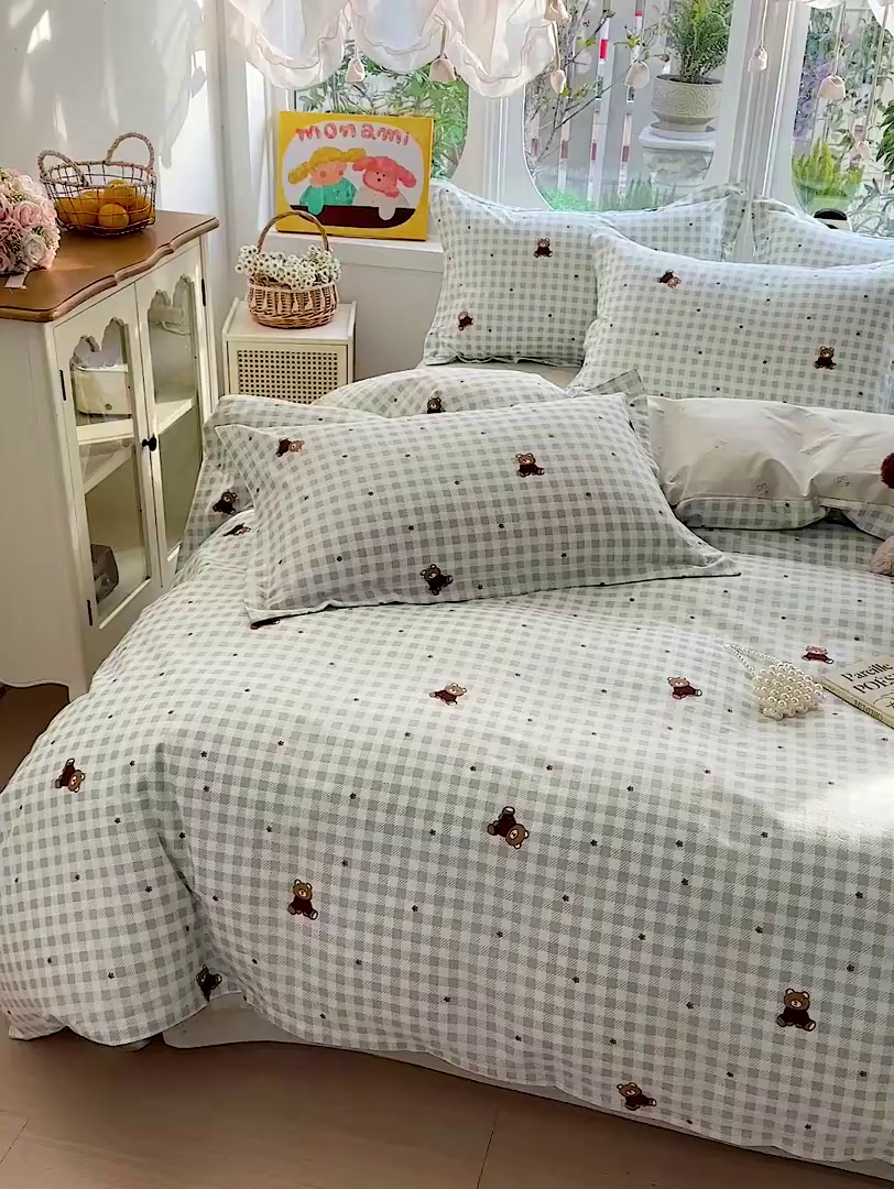 91家纺网 家纺一手货源 找家纺 恩泽家纺 2026新款13372ins全棉印花四件套单品系列-四件套 酷仔熊