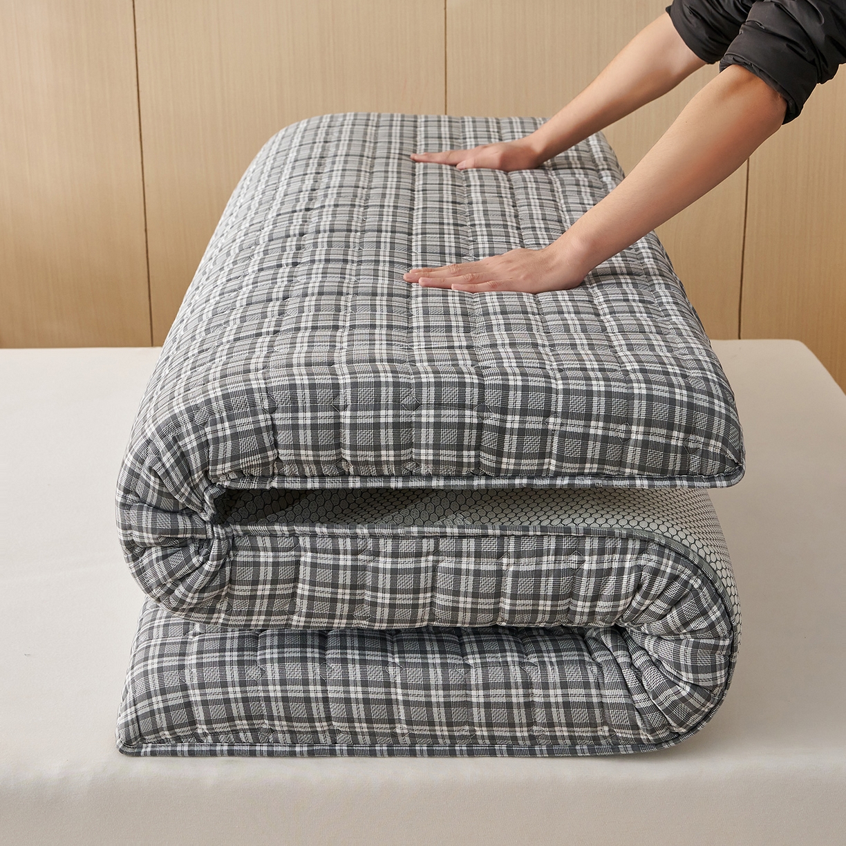 91家纺网 家纺一手货源 找家纺 月茶家纺 2026新款单边格调新疆棉床垫 格调黑