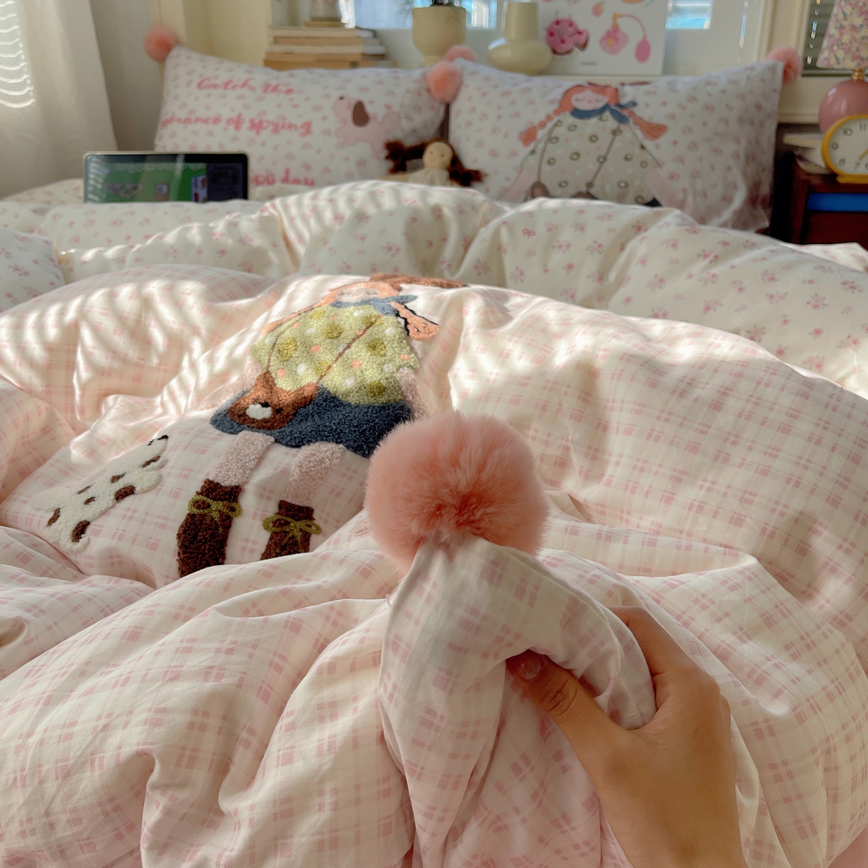 91家纺网 家纺一手货源 找家纺 丽涵家纺 2026新款全棉数码印花毛巾绣四件套-少女派 甜梦满溢