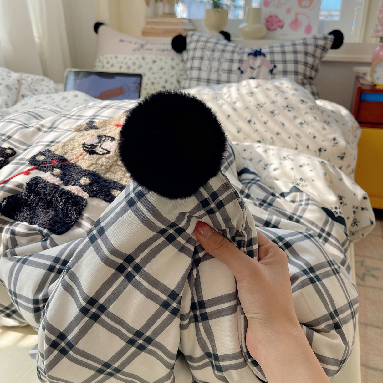 91家纺网 家纺一手货源 找家纺 丽涵家纺 2026新款全棉数码印花毛巾绣四件套-少女派 熊崽奇遇