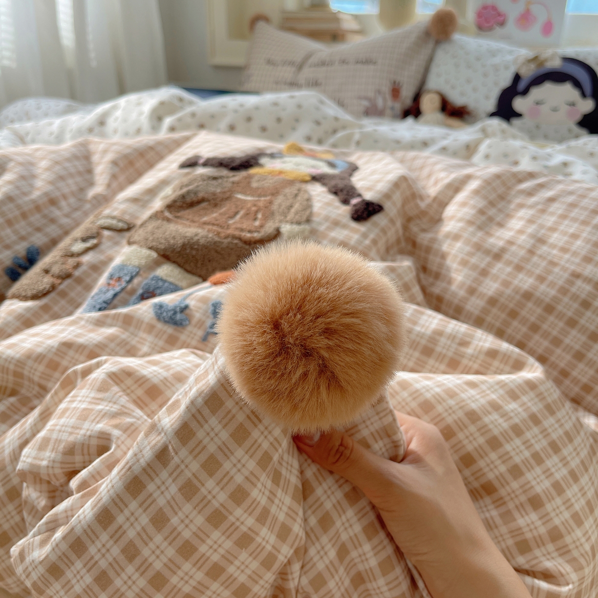 91家纺网 家纺一手货源 找家纺 丽涵家纺 2026新款全棉数码印花毛巾绣四件套-少女派 甜茶女孩