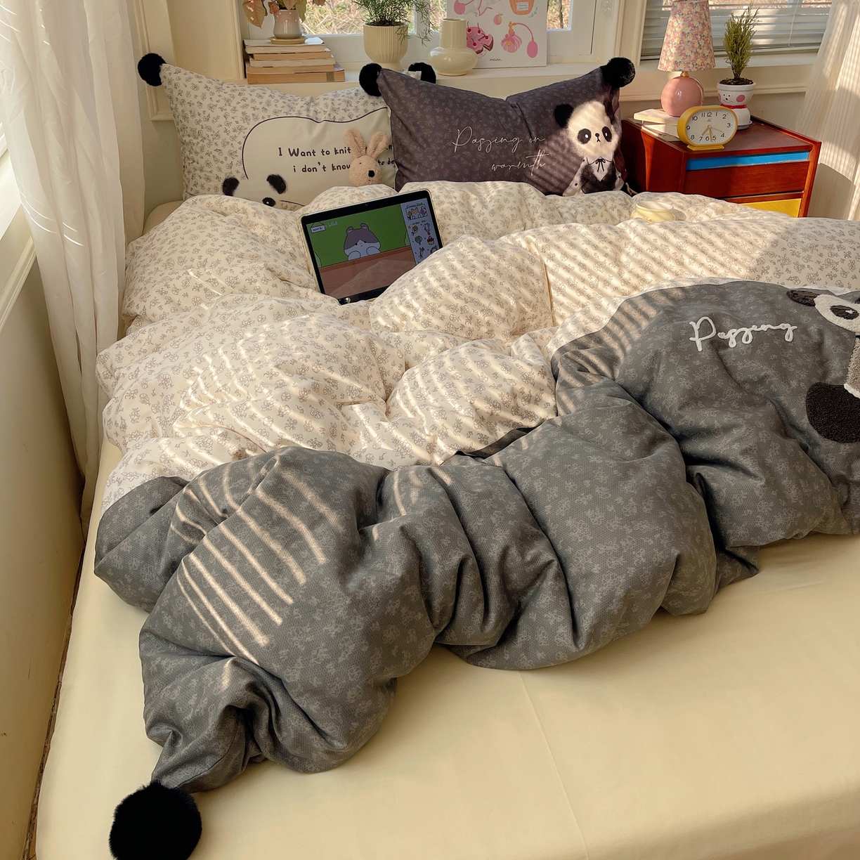 91家纺网 家纺一手货源 找家纺 丽涵家纺 2026新款全棉数码印花毛巾绣四件套-少女派 抱抱熊