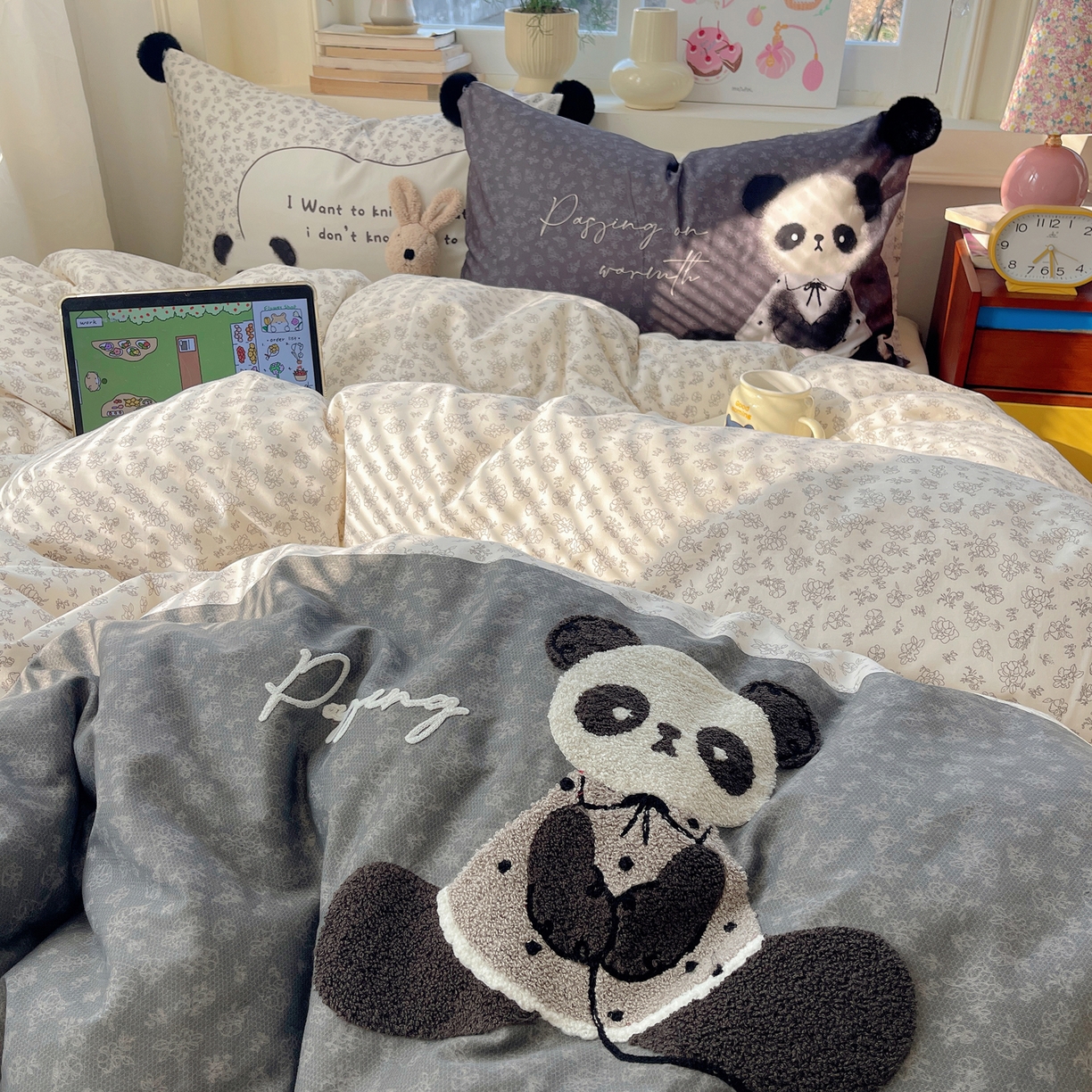 91家纺网 家纺一手货源 找家纺 丽涵家纺 2026新款全棉数码印花毛巾绣四件套-少女派 抱抱熊