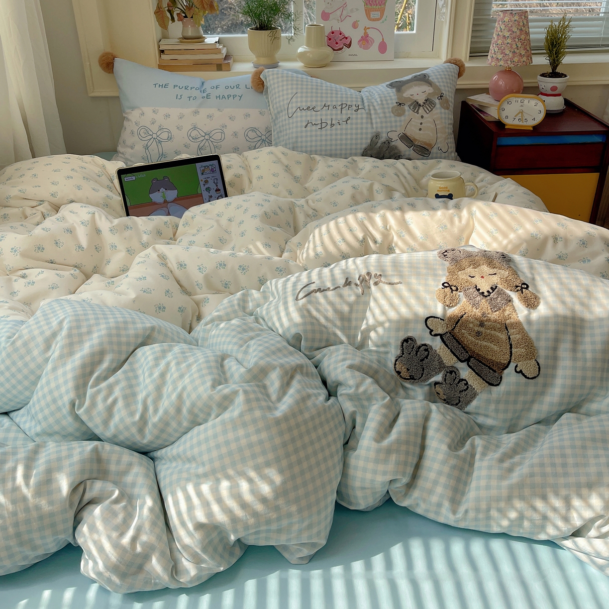 91家纺网 家纺一手货源 找家纺 丽涵家纺 2026新款全棉数码印花毛巾绣四件套-少女派 懵懂少女