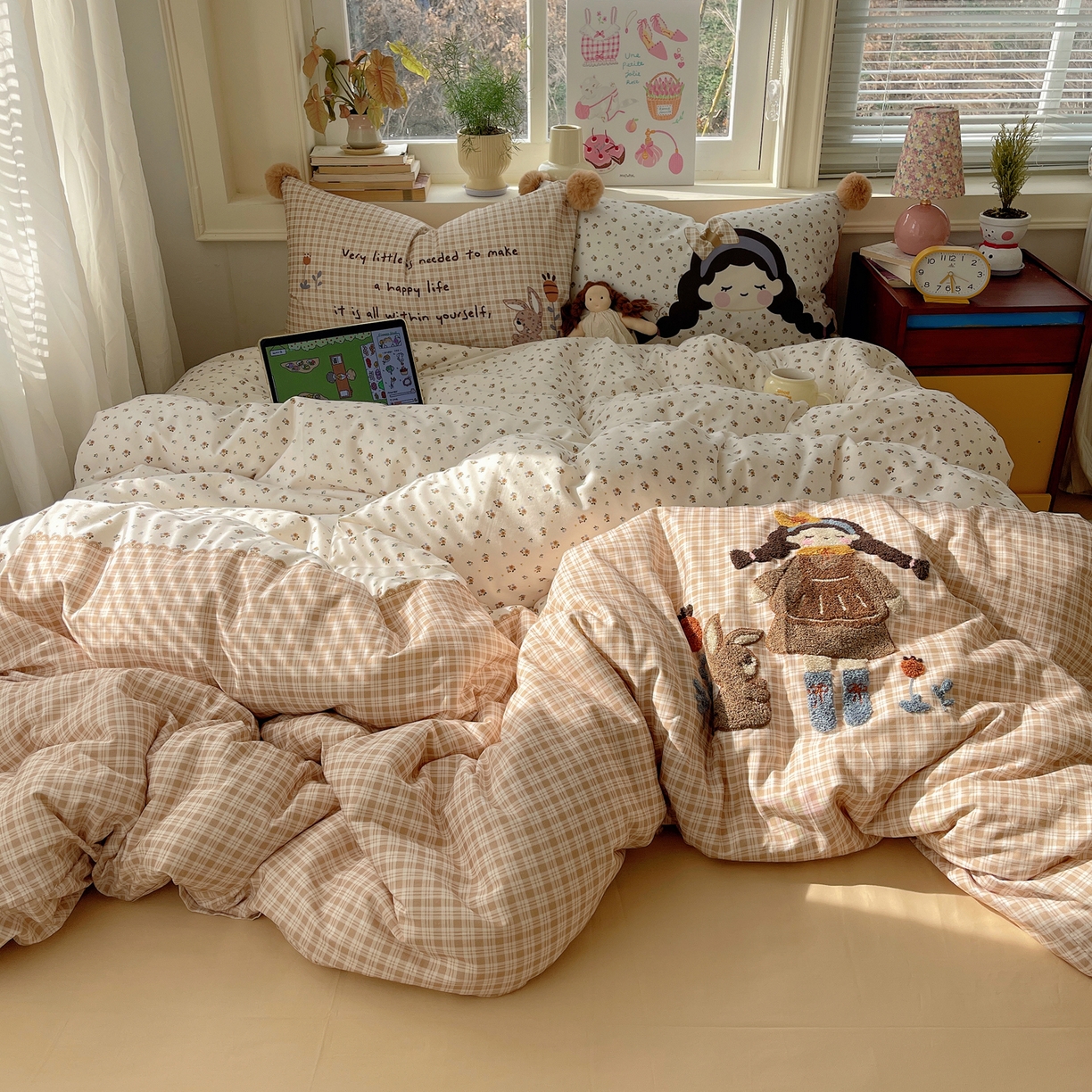 91家纺网 家纺一手货源 找家纺 丽涵家纺 2026新款全棉数码印花毛巾绣四件套-少女派 甜茶女孩