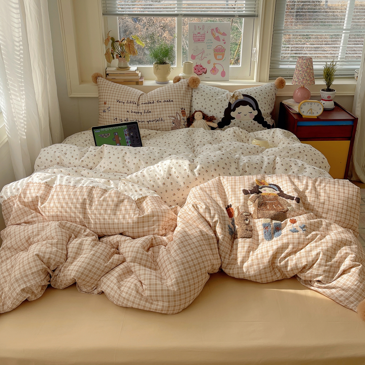 91家纺网 家纺一手货源 找家纺 丽涵家纺 2026新款全棉数码印花毛巾绣四件套-少女派 甜茶女孩