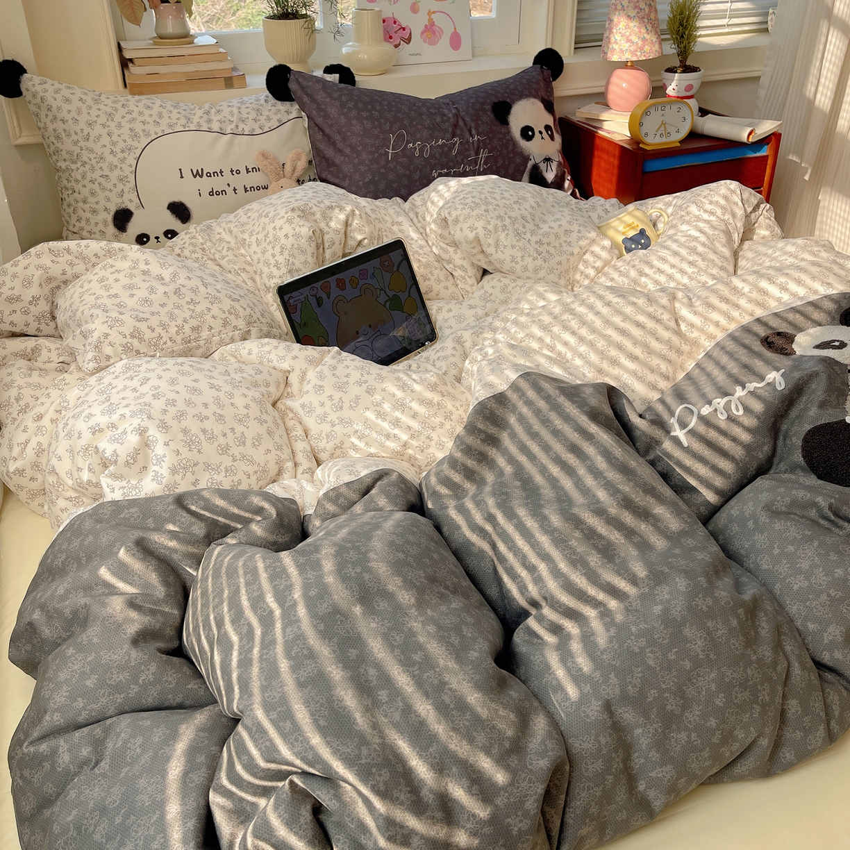 91家纺网 家纺一手货源 找家纺 丽涵家纺 2026新款全棉数码印花毛巾绣四件套-少女派 抱抱熊