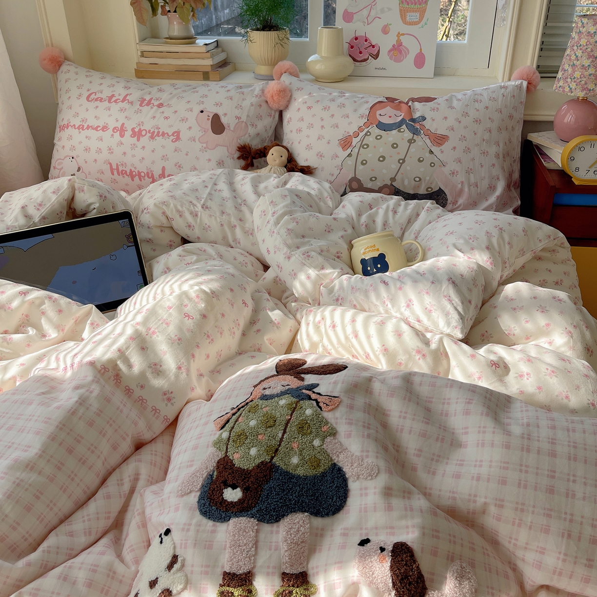 91家纺网 家纺一手货源 找家纺 丽涵家纺 2026新款全棉数码印花毛巾绣四件套-少女派 甜梦满溢