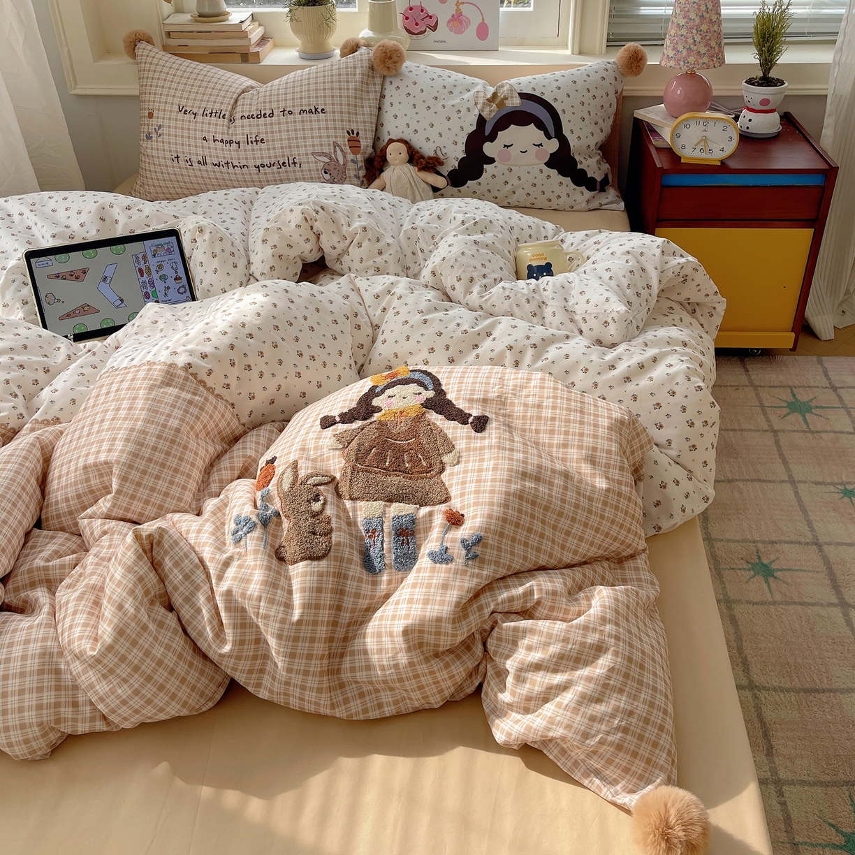 91家纺网 家纺一手货源 找家纺 丽涵家纺 2026新款全棉数码印花毛巾绣四件套-少女派 甜茶女孩