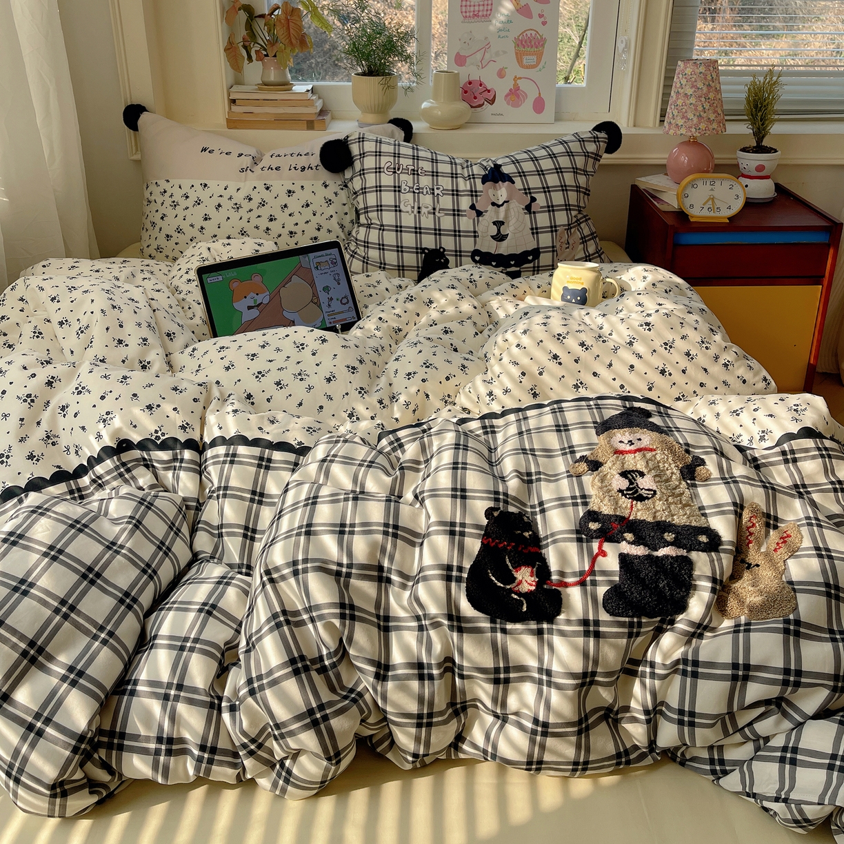 91家纺网 家纺一手货源 找家纺 丽涵家纺 2026新款全棉数码印花毛巾绣四件套-少女派 熊崽奇遇