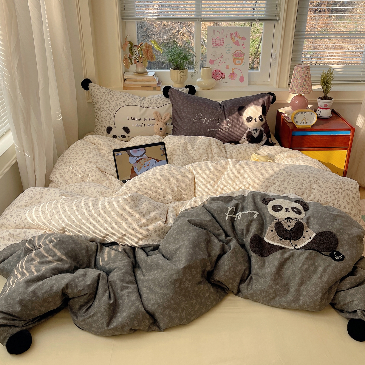 91家纺网 家纺一手货源 找家纺 丽涵家纺 2026新款全棉数码印花毛巾绣四件套-少女派 抱抱熊