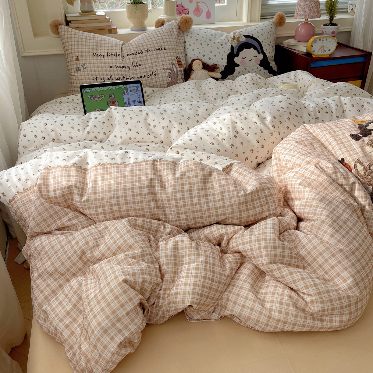 91家纺网 家纺一手货源 找家纺 丽涵家纺 2026新款全棉数码印花毛巾绣四件套-少女派 甜茶女孩