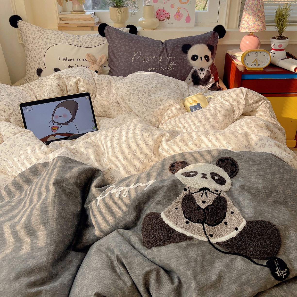 91家纺网 家纺一手货源 找家纺 丽涵家纺 2026新款全棉数码印花毛巾绣四件套-少女派 抱抱熊