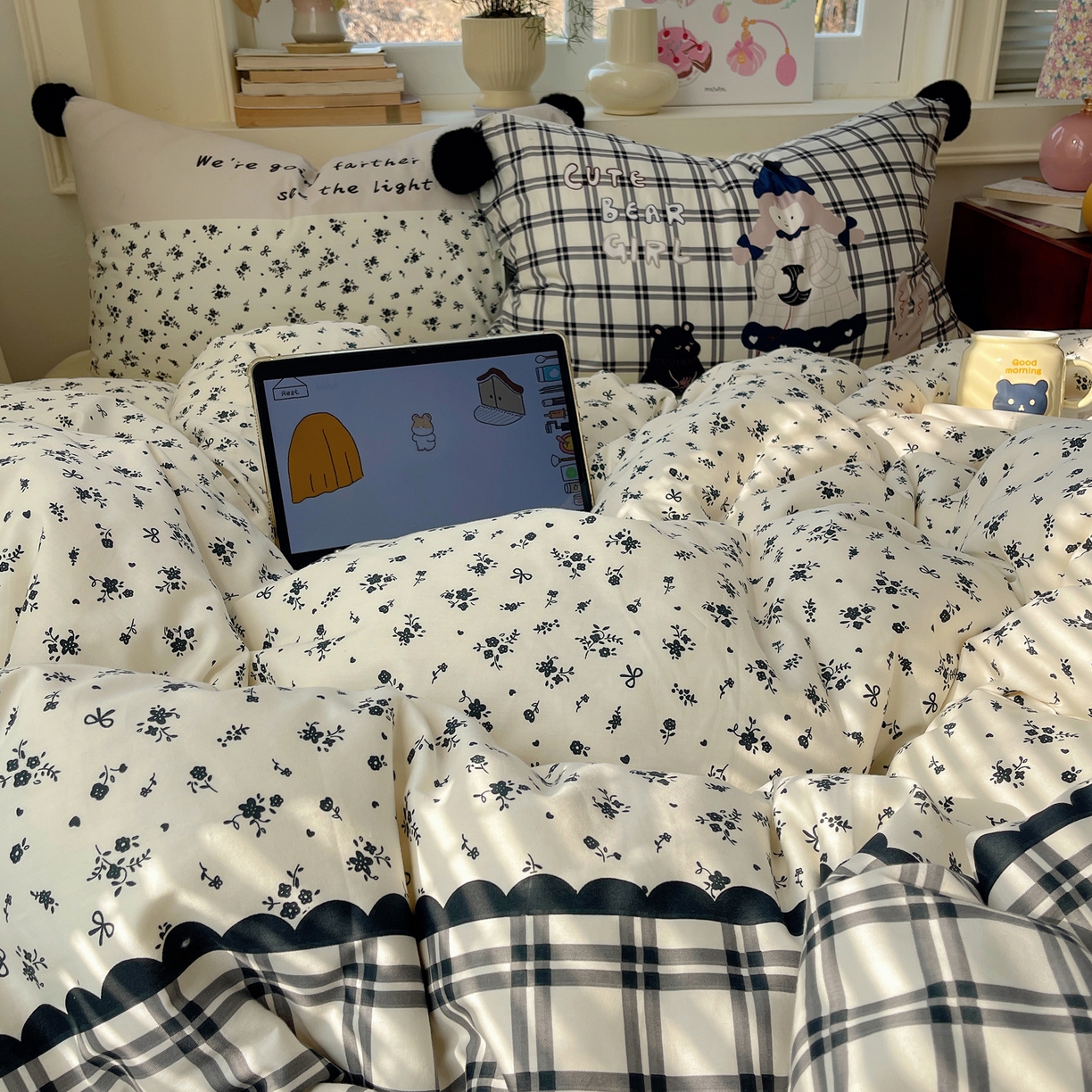 91家纺网 家纺一手货源 找家纺 丽涵家纺 2026新款全棉数码印花毛巾绣四件套-少女派 熊崽奇遇