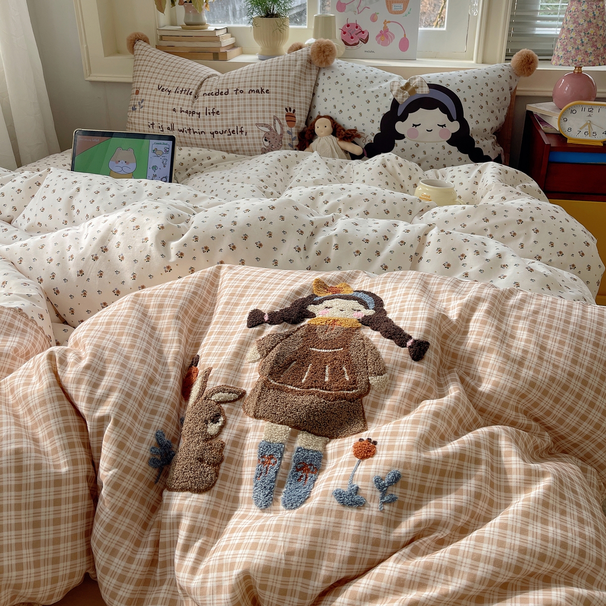 91家纺网 家纺一手货源 找家纺 丽涵家纺 2026新款全棉数码印花毛巾绣四件套-少女派 甜茶女孩