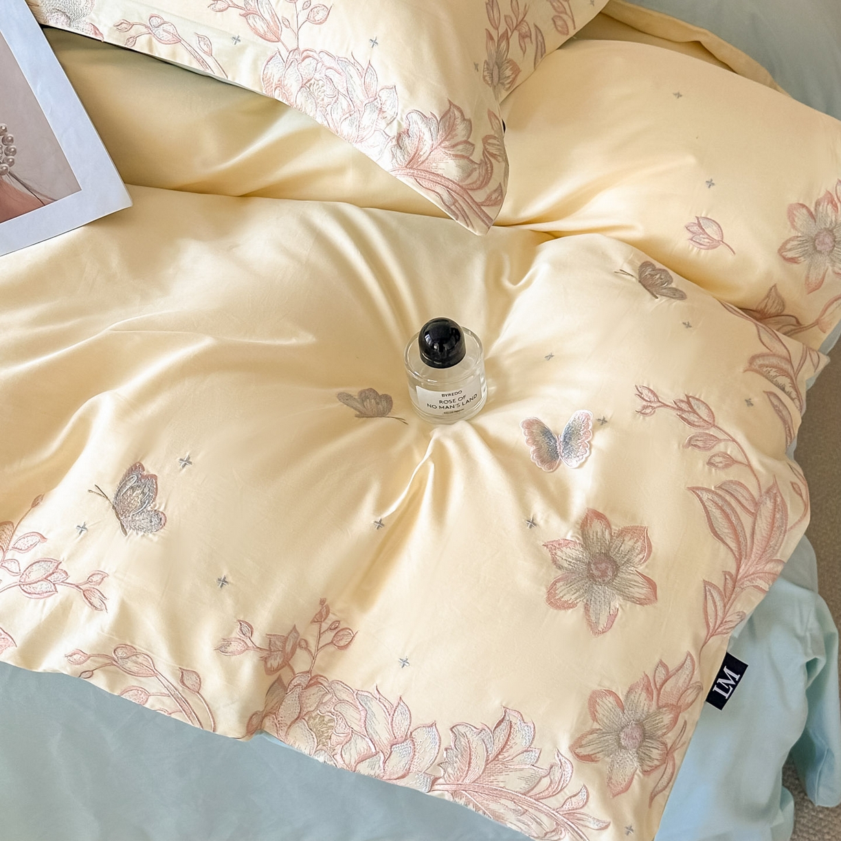 91家纺网 家纺一手货源 找家纺 乐美家纺 2026年春夏新品全棉刺绣花至系列四件套 花至（芝士黄）