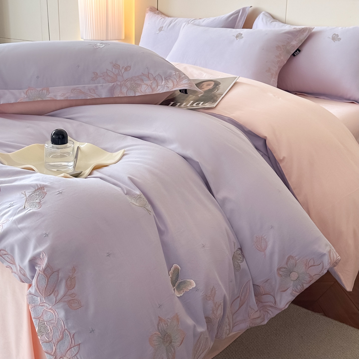 91家纺网 家纺一手货源 找家纺 乐美家纺 2026年春夏新品全棉刺绣花至系列四件套 花至（丁香紫）