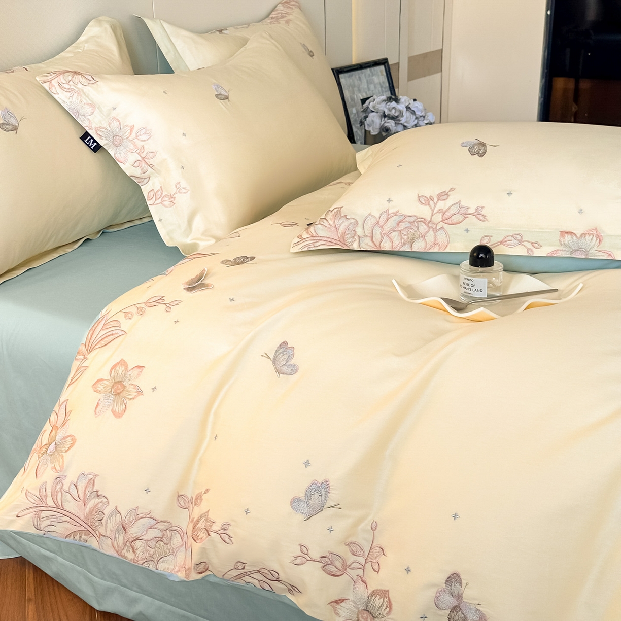 91家纺网 家纺一手货源 找家纺 乐美家纺 2026年春夏新品全棉刺绣花至系列四件套 花至（芝士黄）